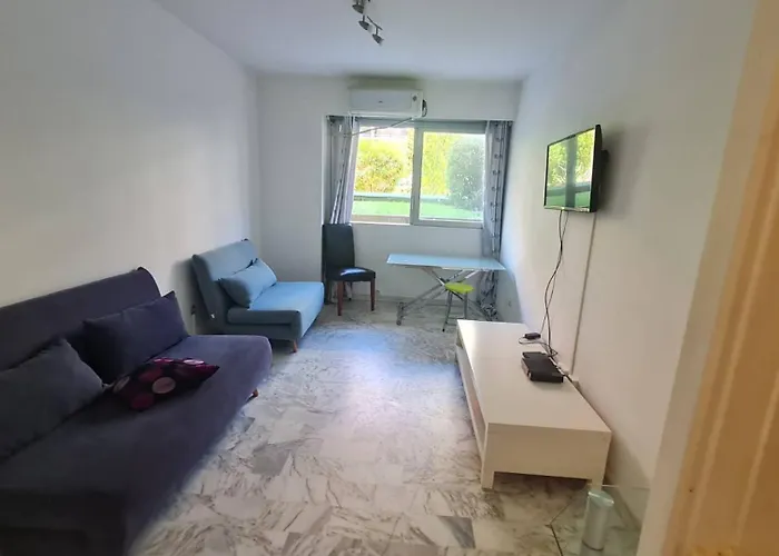 Petit Promenade Des *